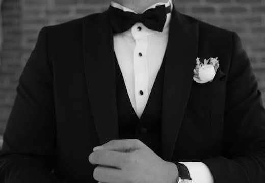 Accessoires de costume homme pour mariage : le guide complet pour être impeccable le jour J