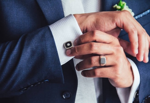 Comment choisir et porter une bague ou chevalière pour homme